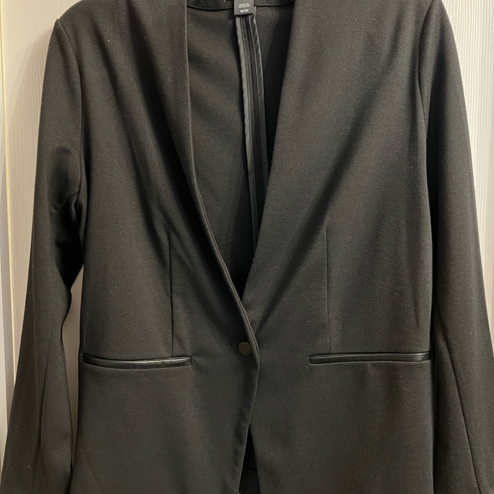 Black Blazer, Size M, Covington brand, 100% Polyester, 4% Spandex lining.